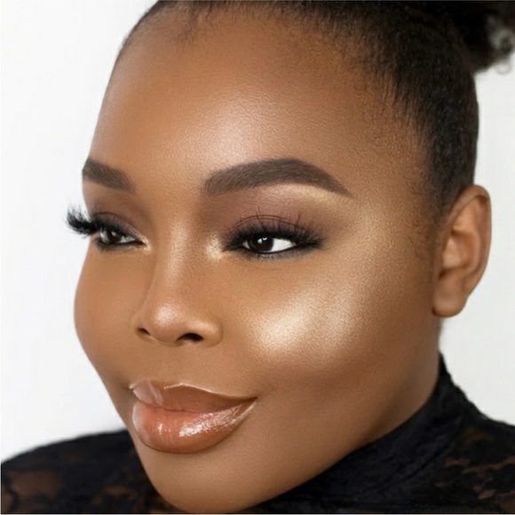 TheBalm Let’s Bolt Highlighter Illuminator - Picture 2 of 4